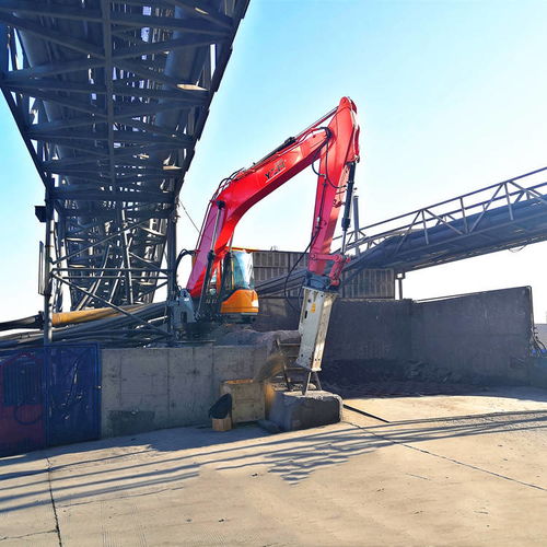 砂石骨料厂料仓口碎石专用锤式固定式液压碎石机与沥青砂处理